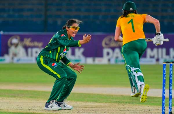 Pakistan vs South Africa Women Match – बल्लेबाजी और गेंदबाज़ी के दौरान लाइव एक्शन दृश्य